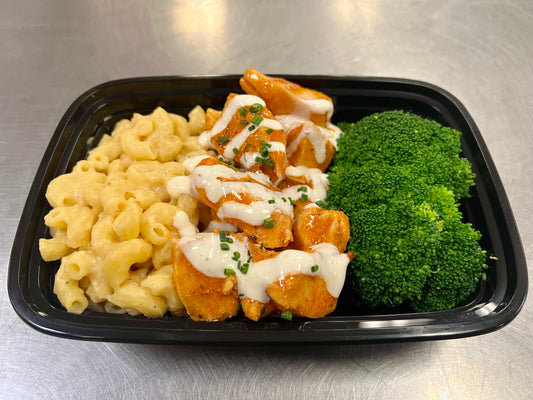 Buffalo chicken mac-n-cheese with ranch drizzle & steamed broccoli